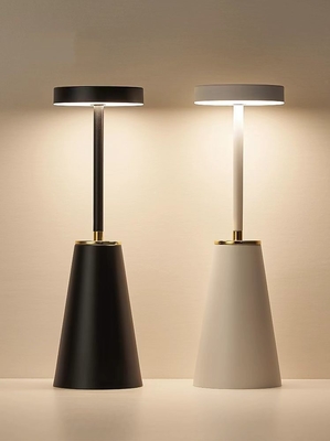 Lámpara de cama de luz nocturna de metal Lámpara de mesa recargable inalámbrica para decoración del dormitorio