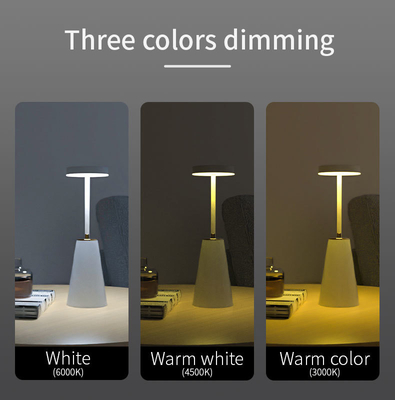 Lámpara de mesa inteligente de carga táctil ABS de sombra de metal con atenuación e iluminación de atmósfera