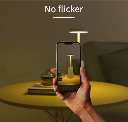 Lámpara de mesa inteligente de carga táctil ABS de sombra de metal con atenuación e iluminación de atmósfera