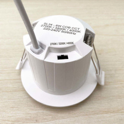 60lm/w Lámpara eficiencia luminosa Base de cableado Ugr 6w 400lm Bajo luz 38 grados foco