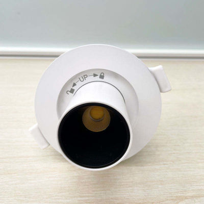 60lm/w Lámpara eficiencia luminosa Base de cableado Ugr 6w 400lm Bajo luz 38 grados foco