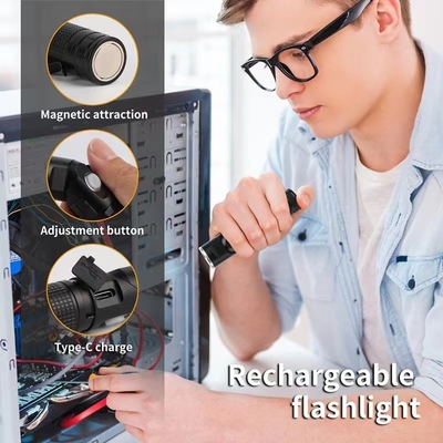 5.0V/2.4A Cargador de automóvil de teléfono celular USB con linterna LED portátil y fuente de alimentación continua