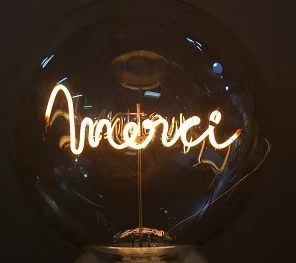 4W de luz LED con filamento atenuable Serie G125 Hola Carta de Amor Base de vidrio Ámbar claro