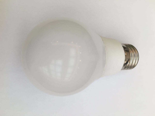 s de ángulo de haz supergrande A60 8w 9w E27 B22 bombilla LED con disipador de aluminio de plástico