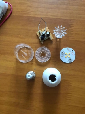 Servicio de soluciones de iluminación E14 base 3000K luz cálida cubierta transparente c37 LED bombilla de vela