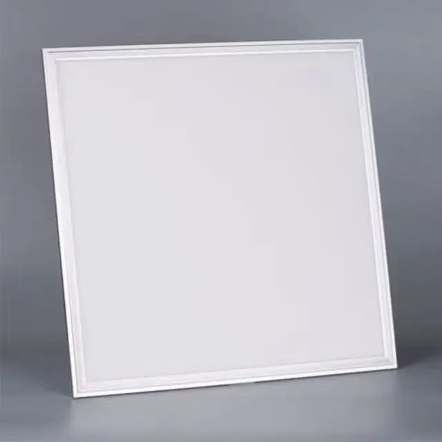60*60cm Panel de luz LED encasillado con 4000LM y 15000 horas de trabajo Costo competitivo